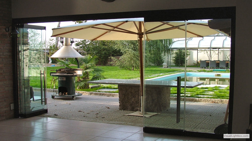 Folding glass door 